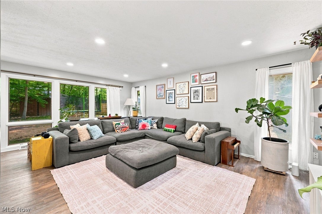 20019 Hawthorne Lane