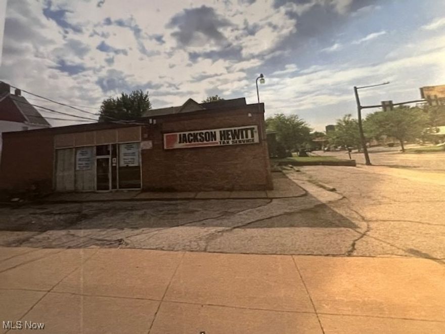 2288 Sq. Ft.3 bathrooms, Brick office building was Jackson Hewitt accounting firm.  Vacant for about 12 months, immediate occupancy, after title transfer.  On the corner of W.Marke & N. Blach St. Parking for 10 cars.  Good for office, retail or deli. Will take cash, conventional financing or owner financing with 30% downpayment, Land contract.  Needs cleaning it had been two companies in the building can be opened up to one.