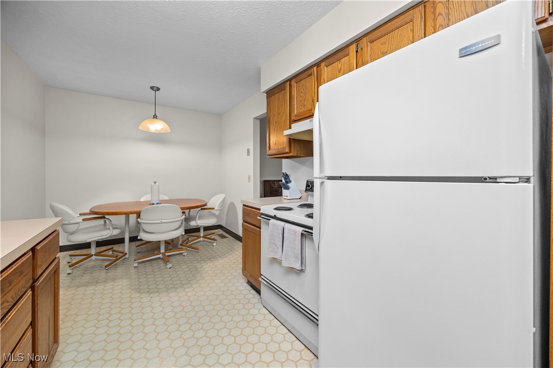 12375 Woodside Court
