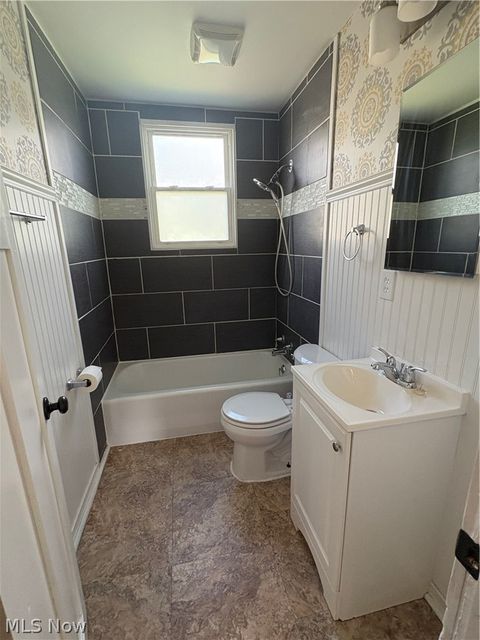 Tiny photo for 770 W Martin Street, East Palestine, OH 44413 (MLS # 5202596)