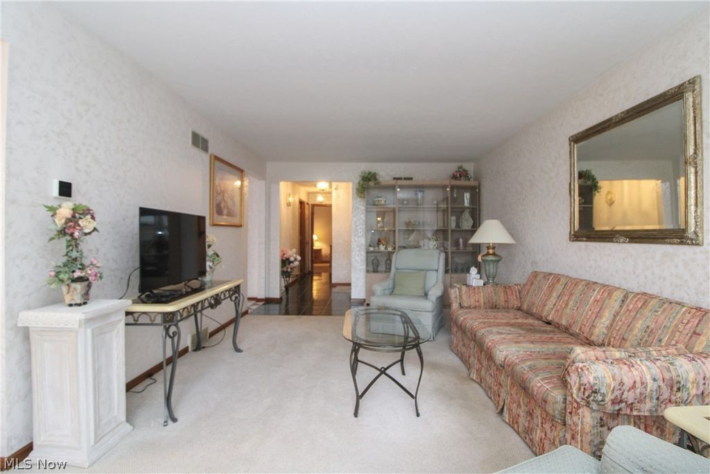 Photo of 810 Kentwood Drive #3, Boardman, OH 44512 (MLS # 5191695)