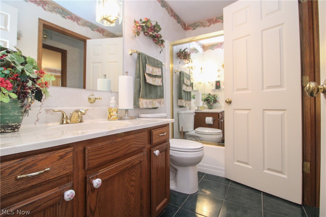 Applewoods Cross Condo - Residential