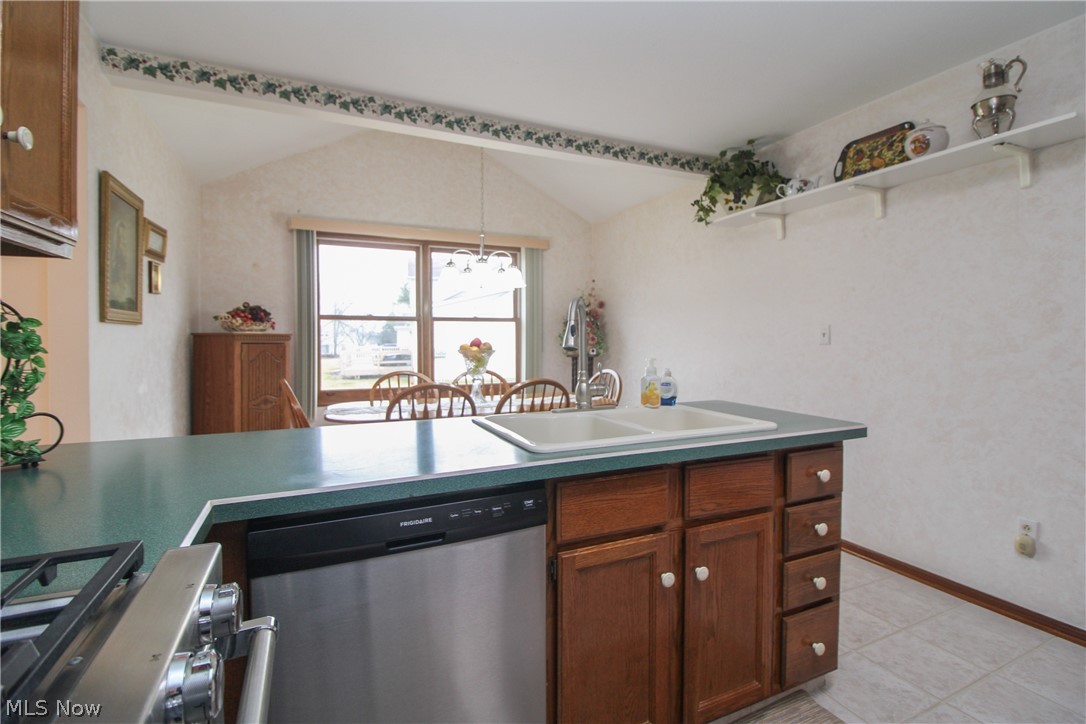 Applewoods Cross Condo - Residential