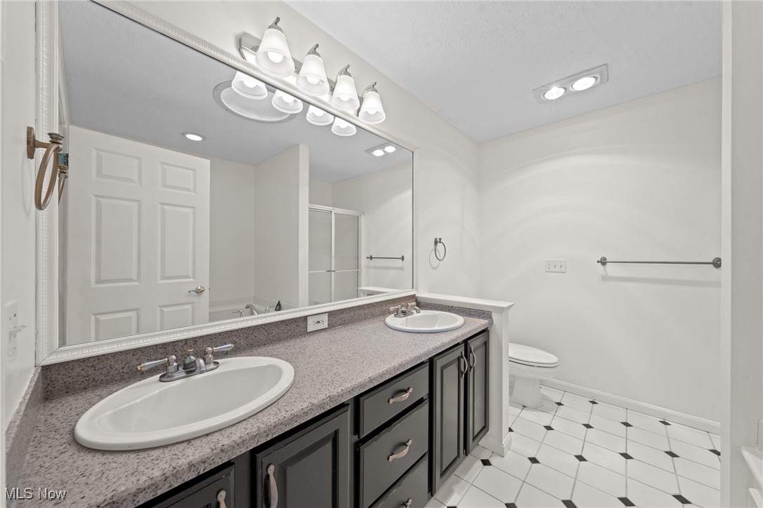 Westlake, Ohio 44145, United States, 3 Bedrooms Bedrooms, ,3 BathroomsBathrooms,Residential,Pending,105678