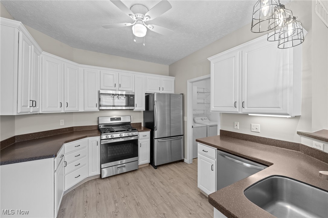 Westlake, Ohio 44145, United States, 3 Bedrooms Bedrooms, ,3 BathroomsBathrooms,Residential,Pending,105678