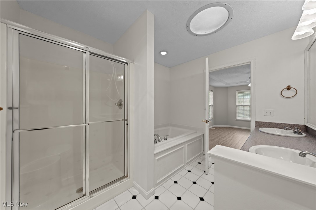 Westlake, Ohio 44145, United States, 3 Bedrooms Bedrooms, ,3 BathroomsBathrooms,Residential,Pending,105678