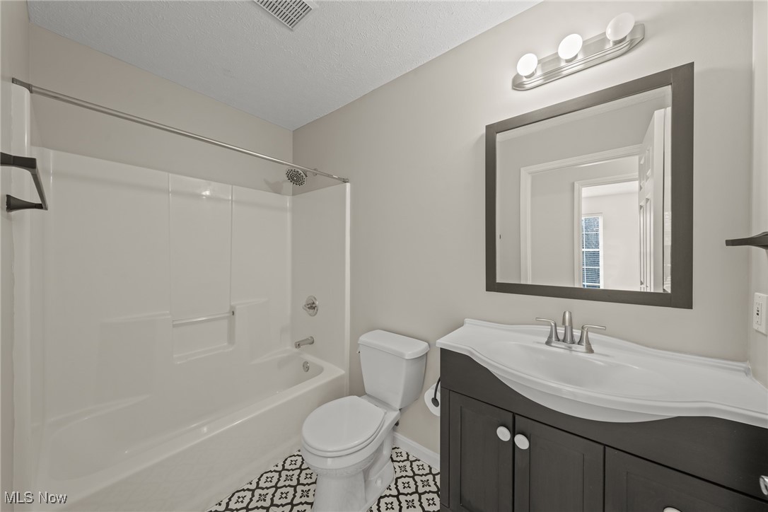 Westlake, Ohio 44145, United States, 3 Bedrooms Bedrooms, ,3 BathroomsBathrooms,Residential,Pending,105678