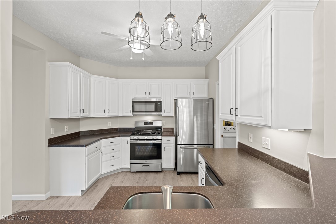 Westlake, Ohio 44145, United States, 3 Bedrooms Bedrooms, ,3 BathroomsBathrooms,Residential,Pending,105678