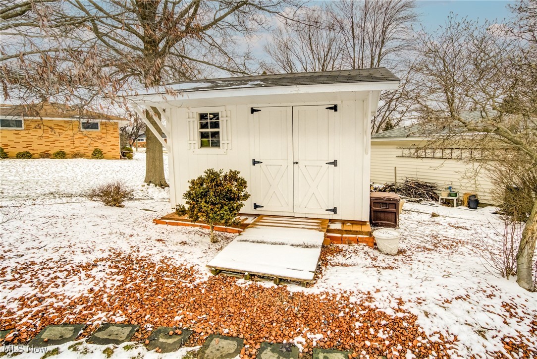 1680 Green Acres Drive, Parma, Ohio image 32