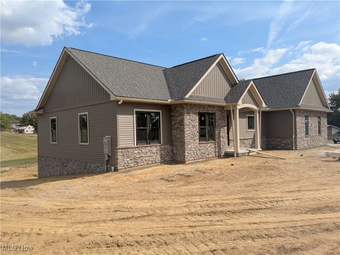 379 Olde Orchard Drive NE Bolivar OH 44612