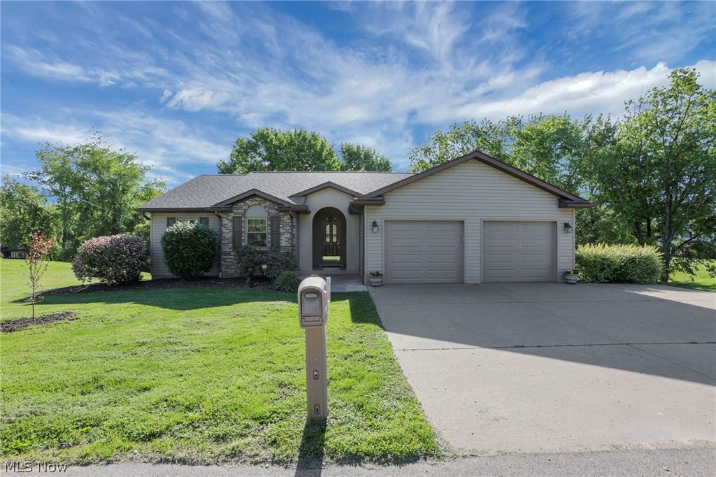 Photo of 64264 Morrison Road, Cambridge, OH 43725 (MLS # 5208756)