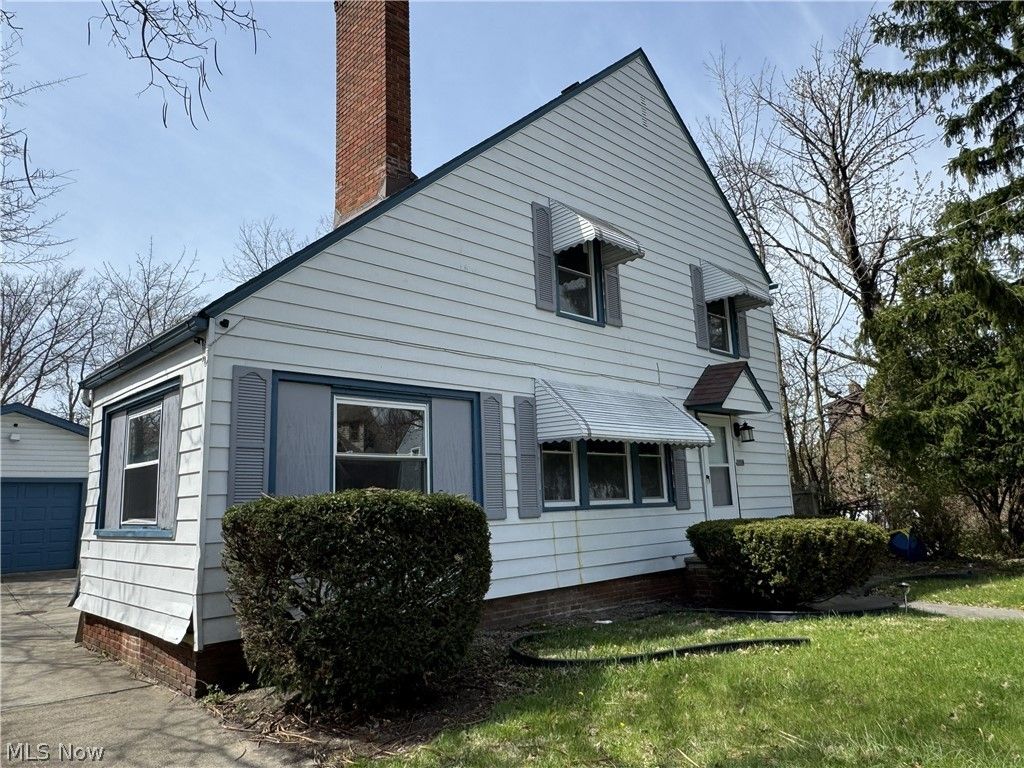 Photo of 888 Medford Road, Cleveland Heights, OH 44121 (MLS # 5204186)