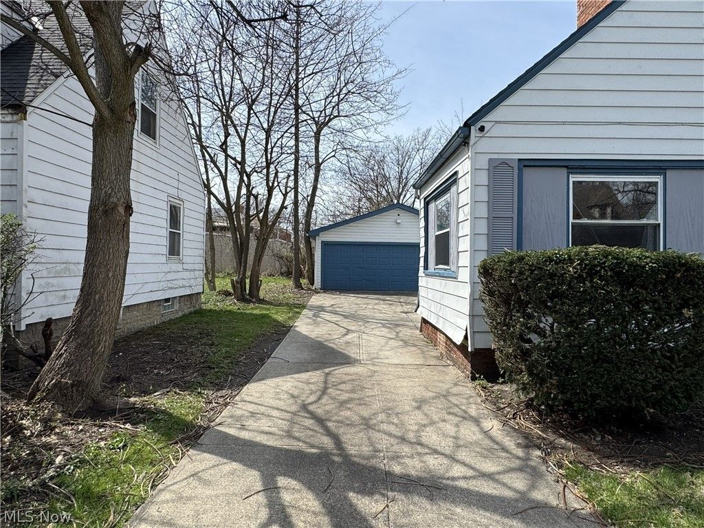 Photo of 888 Medford Road, Cleveland Heights, OH 44121 (MLS # 5204186)