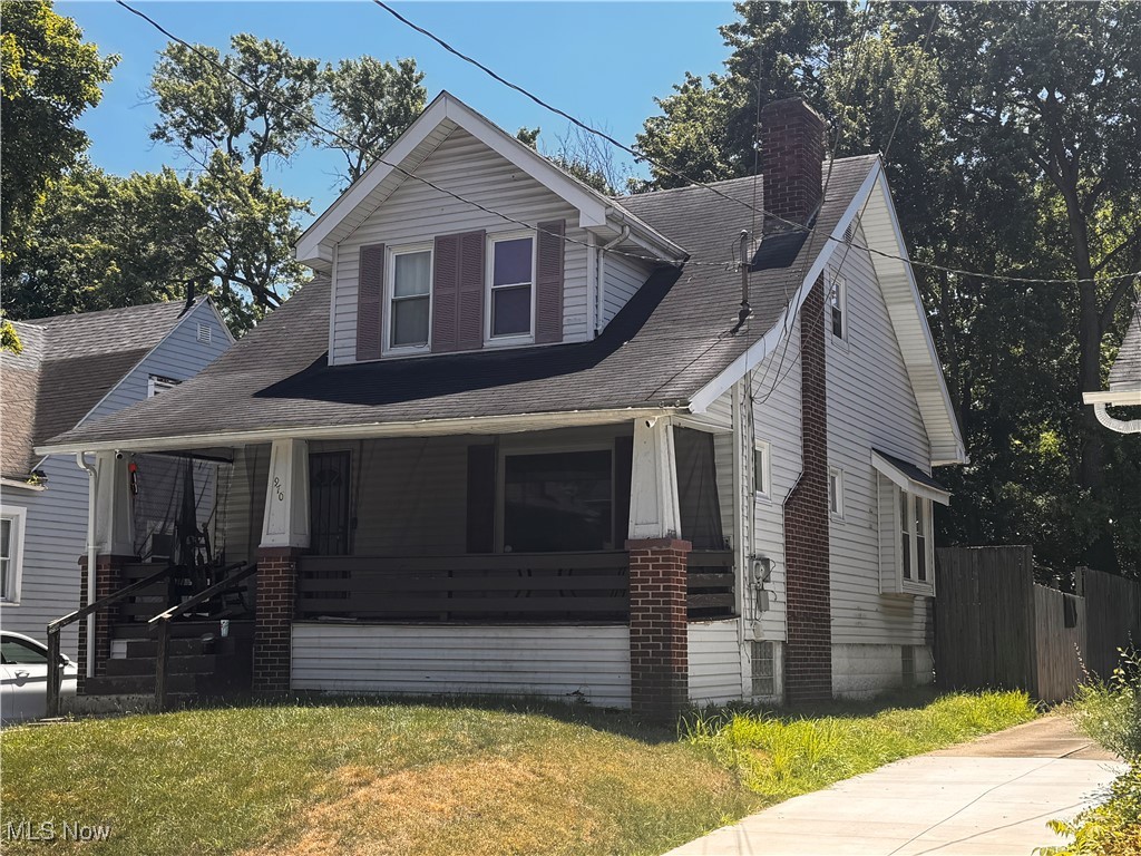 Looking to expand your real estate portfolio? This charming single-family bungalow at 970 Hunt, Akron, OH 44306 is the perfect investment opportunity. Currently a rental property with a tenant paying $1300/month, this home provides immediate cash flow.
Built in 1927, this 3-bedroom, 1-bath residence offers 1,176 square feet of living space. It features a spacious living room and dining room, along with a large kitchen. The exterior features a inviting front porch and a backyard deck.
Located in the Akron City School District, this property is situated on a city lot with a public sewer and water supply. The seller has other properties for sale and would be open to a package deal for a serious investor. Don't miss out on this value add rental property!