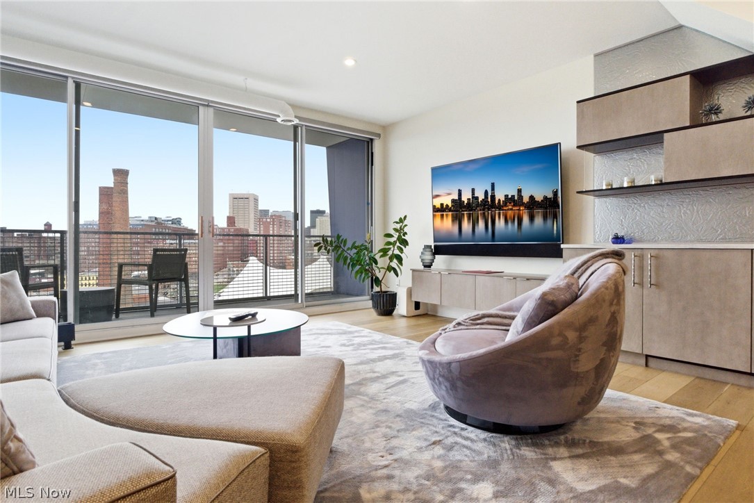 1237 Washington Avenue 1207