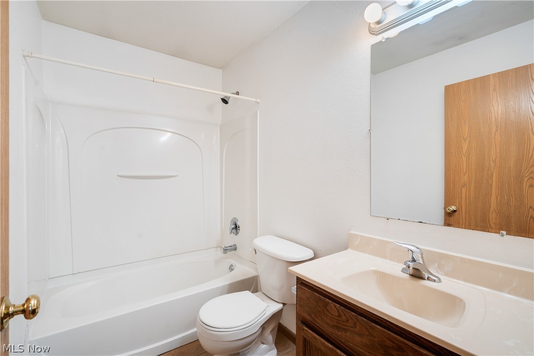 City/Youngstown - Commercial Sale