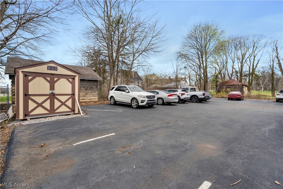 City/Youngstown - Commercial Sale