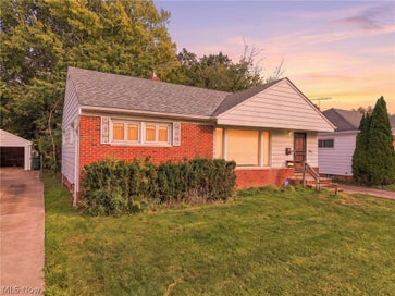 819 E 261st Street Euclid OH 44132