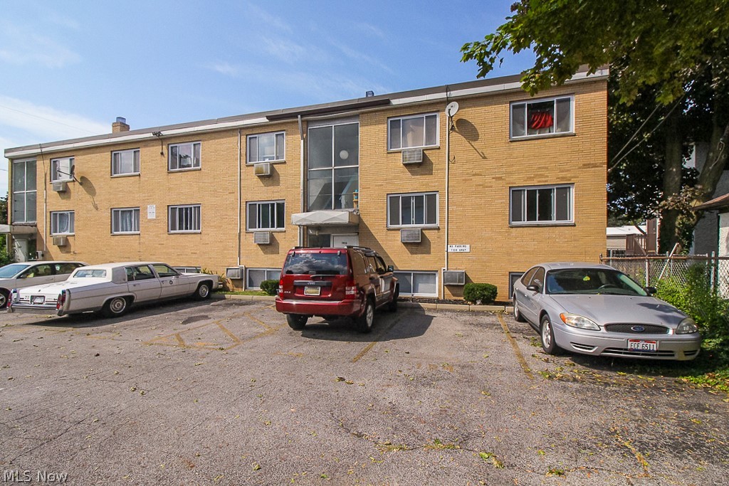 1415 Wyandotte #106, Lakewood - 1 Bed 1 Bath apartment! 1st floor! Resident pays electric only! Heat included!
$650 rent / $650 deposit
$40 application fee per adult
1-2 pets OK w/ approved PetScreening & PetFee (Some breed restrictions apply per HUD guidelines)
NO SMOKING
1 time $79 non-refundable set up fee paid at lease signing
$30/month mandatory resident benefit package; can include personal property/liability insurance for an additional $5/month for $35/month total.
All applicants are required to fill out a PetScreening application, found on our website/app before being processed. Even if you have NO pets - this app must be filled out. 1 time, non-refundable pet fee of $200-300 per animal applies to all pets & must be paid prior to or when you pay your 1st month rent. (No fee for qualified assistance animals)
Our application is processed through secure site: Findigs. They require ID & income verification. Without this, your app will not be processed. They offer 24/7