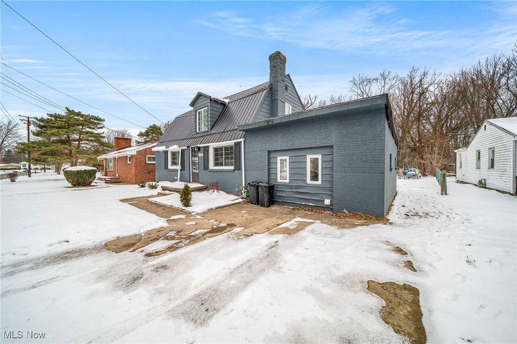 Photo of 1410 Hamlin Drive, Ashtabula, OH 44004 (MLS # 5176275)