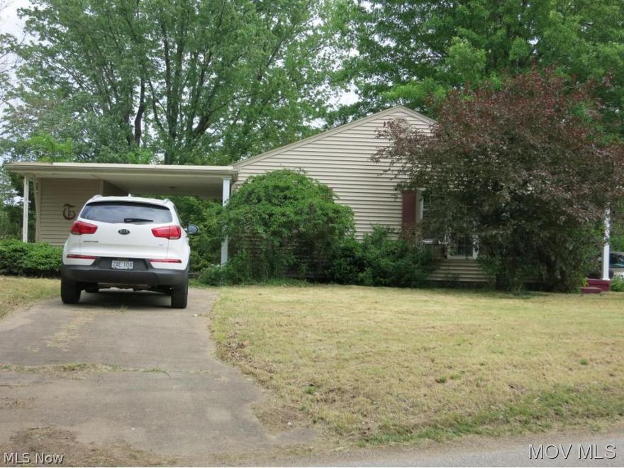 3 bedroom one story home, close to WVUP, over half acre lot, new vinyl siding and windows in 1995. Needs some tlc, for sale as is.  Elem: Kanawha Elementary School  Elem/Bus: Y  JrHigh: Hamilton Jr. High School  JrHigh/Bus: Y  High: Parkersburg High  High/Bus: Y  Fire: VOL  Police: SHF  ;SQFT=Fin Above:1008, Fin Total:1008, Unfin Above:1008;GAR= 1 Car Carport