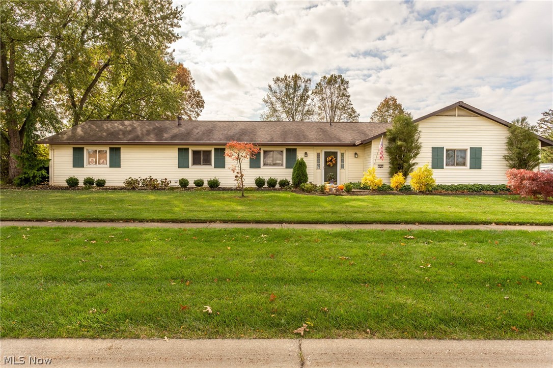 Beautiful Open Concept Longbrooke Home. Eat-in-Kitchen looking into Extra Large 33X25 Grand Room. Brick Fireplace with French Doors on either side overlooking Large Deck with Wood Pergola. Separate Master Suite with Extra Large Bathroom and Shower. 2 1/2 Large Garage. Separate alcove for Workshop and Storage. Curb appeal in this desired Longbrooke Association. 50 Meter Olympic Pool, Tennis and Basketball Courts. In the event of a power outage, home is equippped with a home generator.