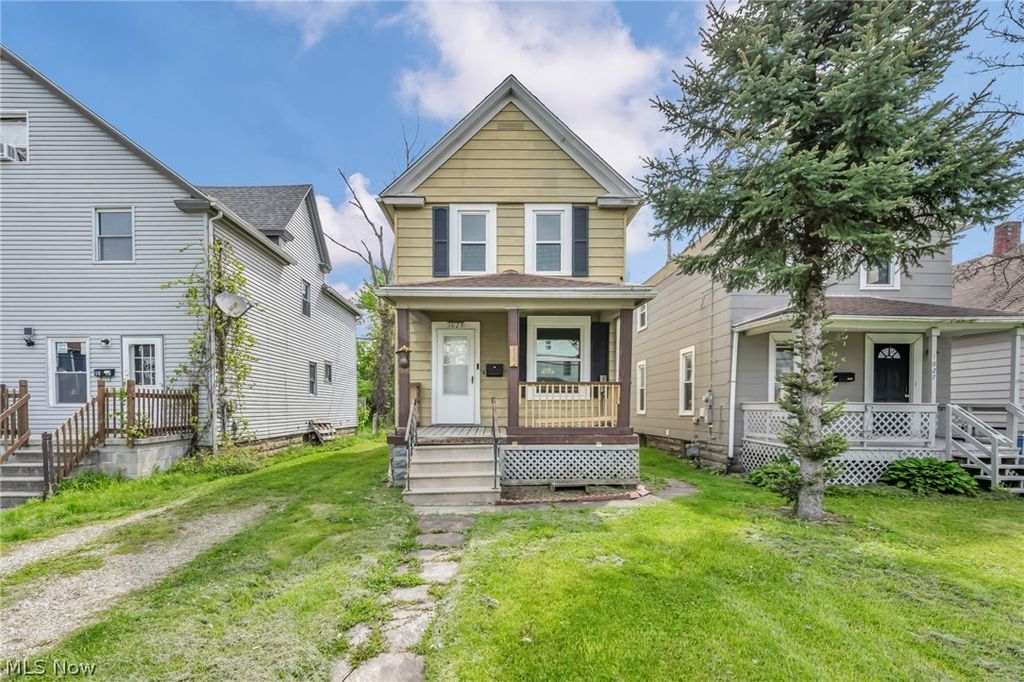 Photo of 1023 W Washington Avenue, Lorain, OH 44052 (MLS # 5190270)