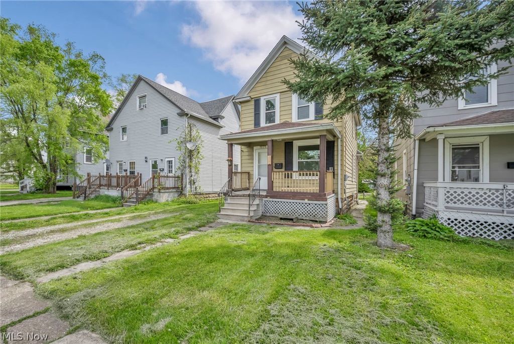 Photo of 1023 W Washington Avenue, Lorain, OH 44052 (MLS # 5190270)