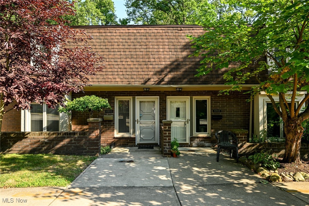 This 2 Bedroom, 2 Bath multi-level Condo is a hidden treasure. Located off Brecksville Rd, with public transportation and restaurants nearby, it is tucked away on a private drive. Interior painting done in May of this year. Long-time owner has installed Stanek windows, newer slider & storm door. New Carrier furnace (2023). Both Baths have been updated. Dramatic vaulted Living Room w/ WBFP & slider to back Patio, which is very private w/ a great view. Spacious primary Bedroom has its own Bath and walk-in closet, plus cozy window seat. Common Garage with opener and designated parking space. Ample guest parking. Community pool is right across the street. Low monthly maintenance fee is $287.47. Seller is providing 1-year Home Warranty. Convenient to freeway. Enjoy Brecksville Community Center & other amenities. CVNP & Brecksville Reservation are close too. A great location and opportunity! View the VIRTUAL TOUR & schedule your showing soon. Don't wait!