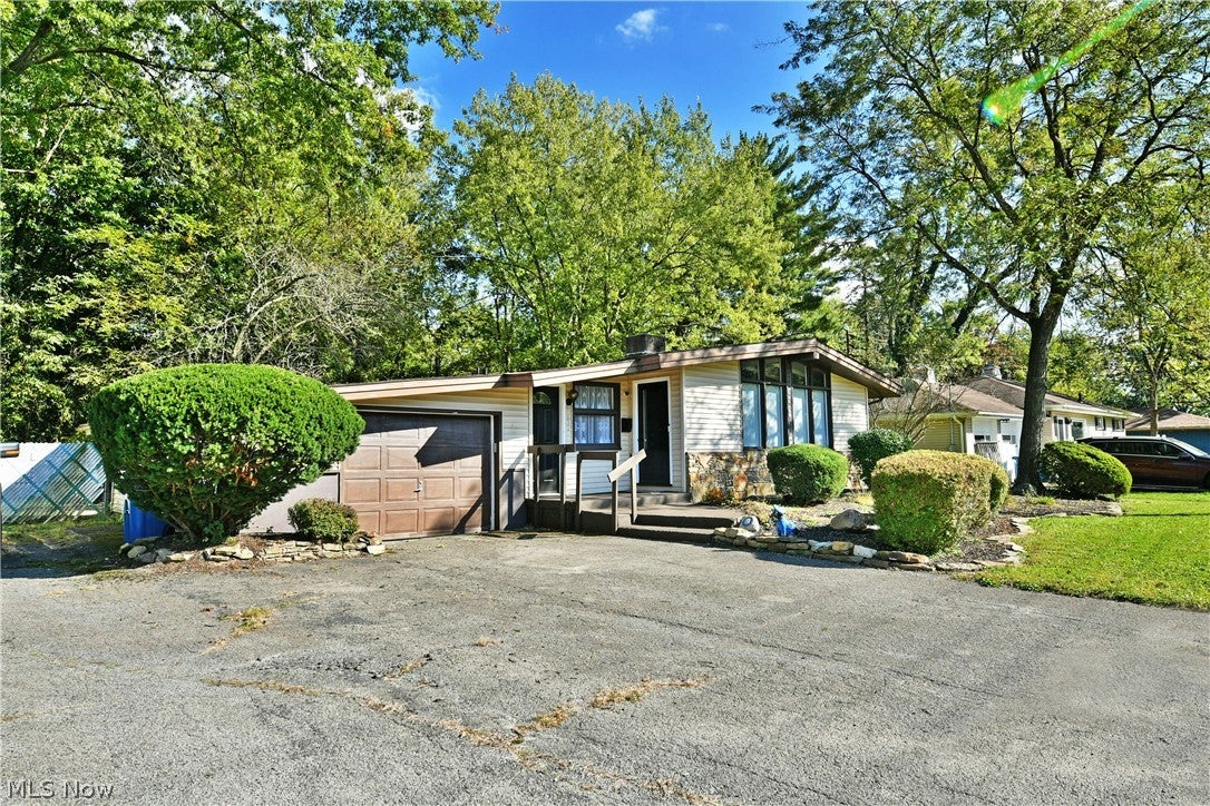 837 Pinecrest Road