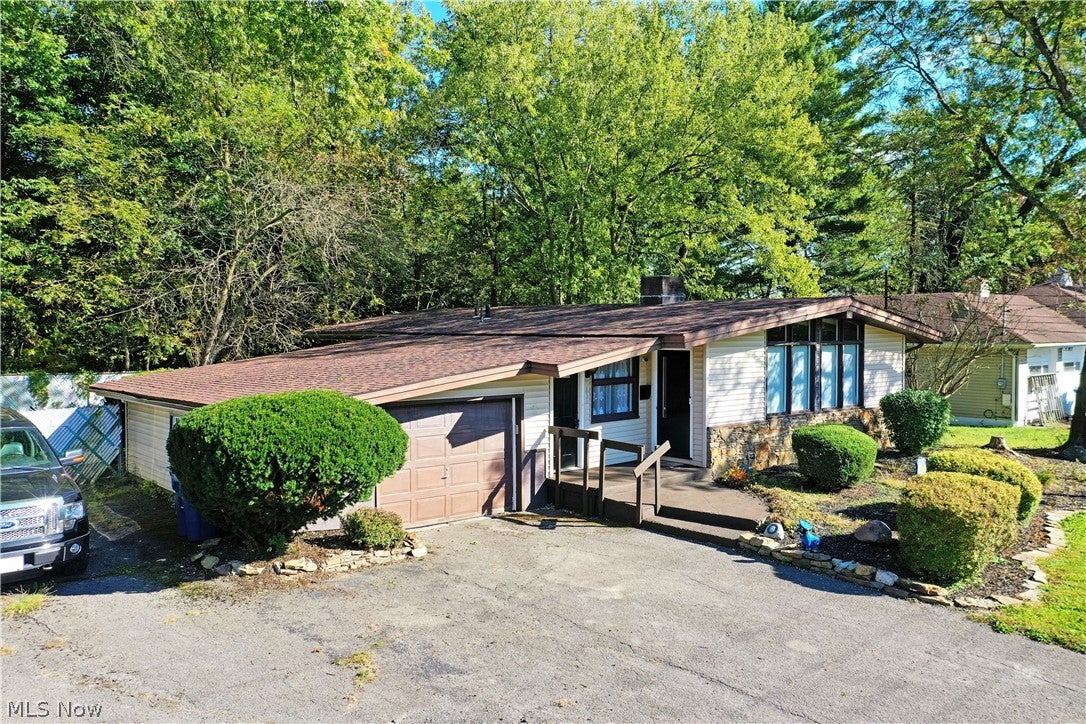 837 Pinecrest Road