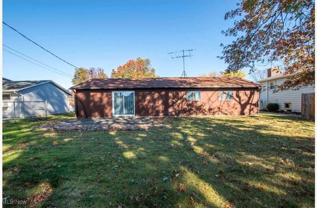 Photo of 1819 Gloucester Drive, Lorain, OH 44053 (MLS # 5168795)