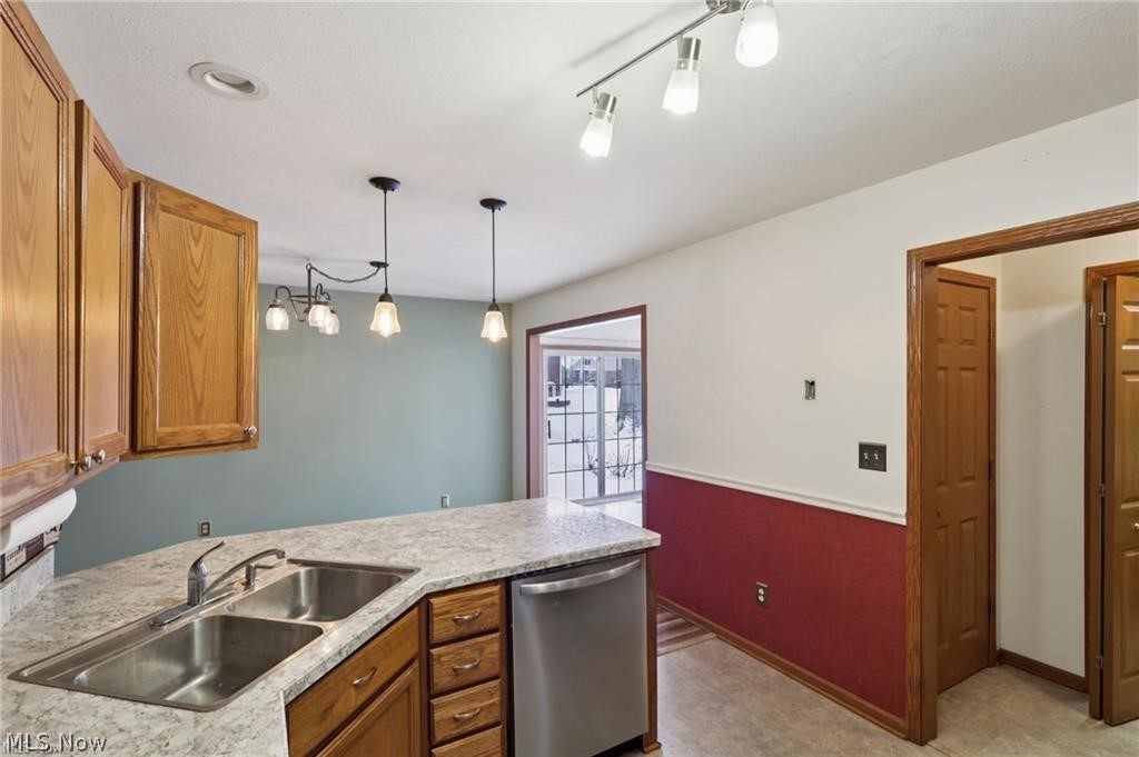 Roberto Place Condo - Residential