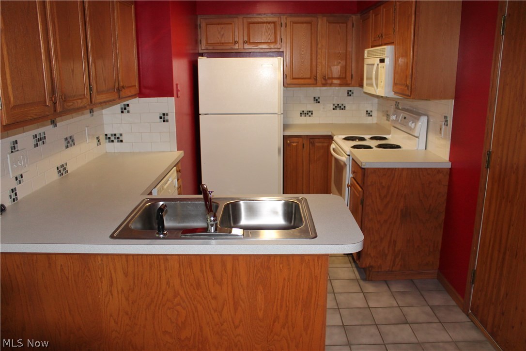 Waterside Woods Twnhs - Residential