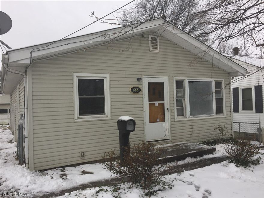 Located near shopping and expressway access, this three bedroom ranch features hardwood floors in the living room and bedrooms, some newer windows,a full basement, and a detached garage for extra storage. It's awaiting your finishing touches. This is a Fannie Mae Homeopath property.