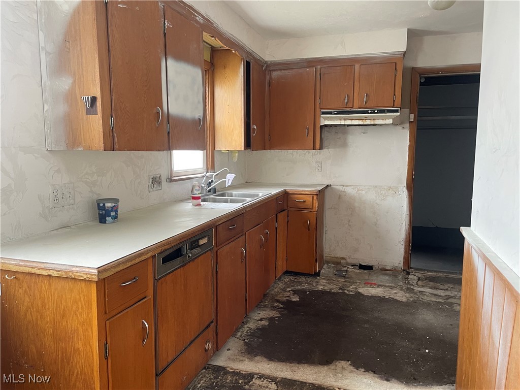 2235 Onahom Circle, Canton, Ohio image 7