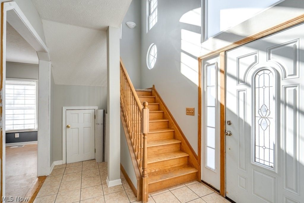 Photo of 1229 Summit Drive, Mayfield Heights, OH 44124 (MLS # 5186325)