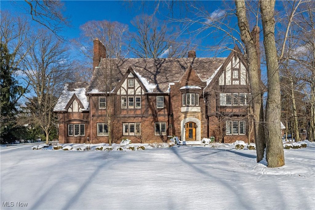 Photo of 2917 N Park Boulevard, Cleveland Heights, OH 44118 (MLS # 5185113)