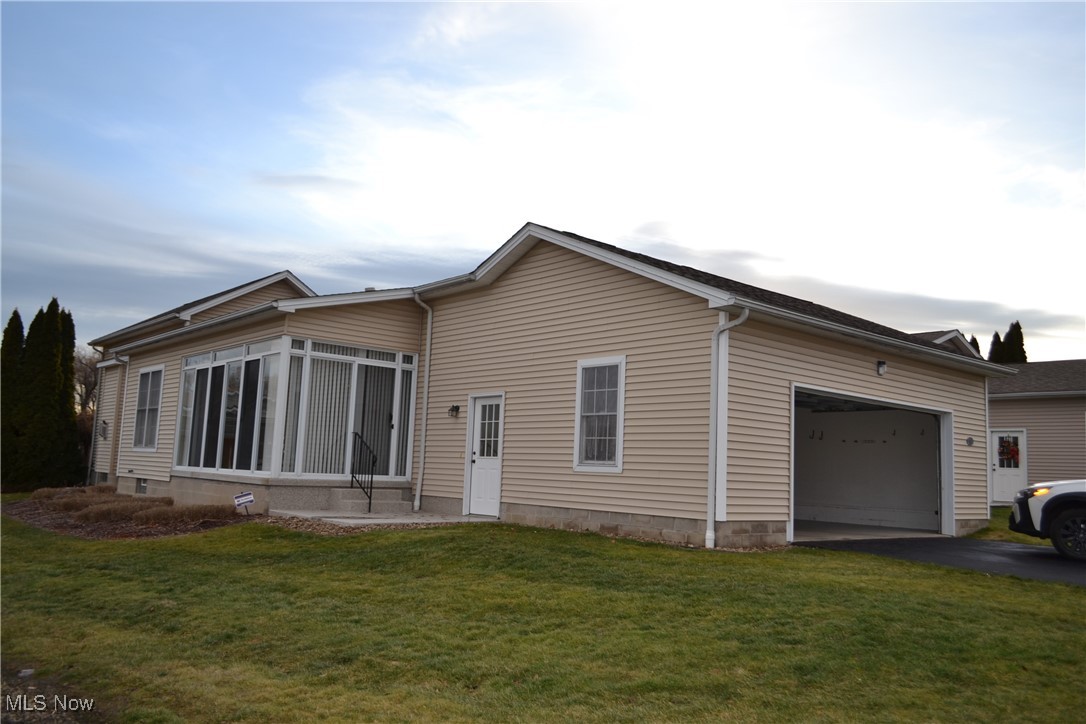 Hampton Rdg Villa - Residential