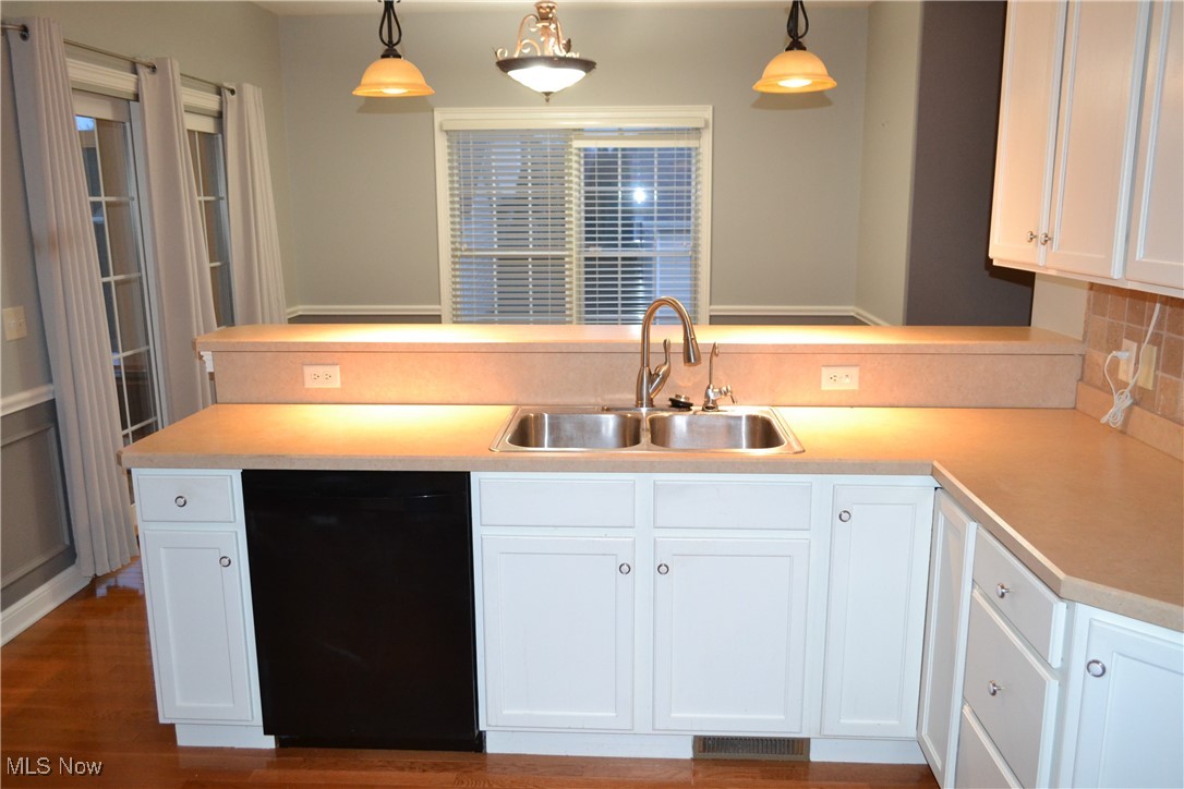 Hampton Rdg Villa - Residential