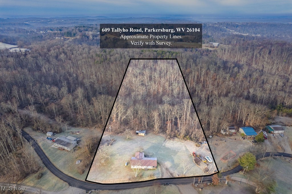 Acre Putnam Davis Estate - Residential