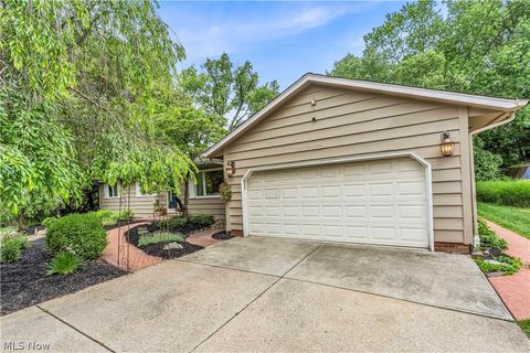 Homes For Sale - 16628 Bennett Road<br/> North Royalton, OH 44133