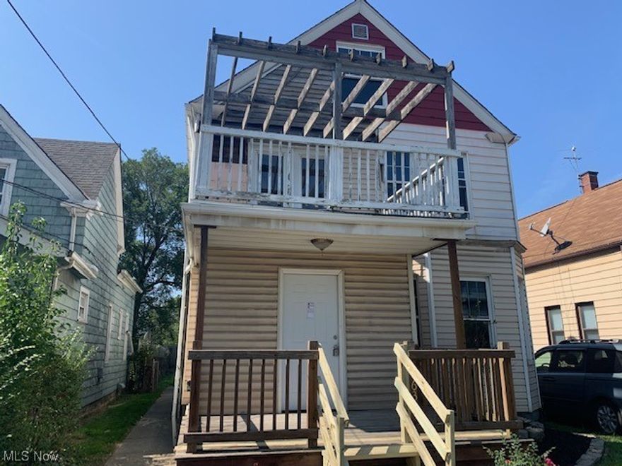 Come see this 4 bed 2 bath home just south of downtown. Home is zoned duplex, but former owner was in the process of converting to a single family home. This home could make a perfect starter home for a handy person looking. This property is eligible under Freddie Mac First Look Initiative through  03/15/24  . As is Sale. Buyer will need to verify all information. Buyer or buyer's agent responsible to check all Building, Zoning, EPA, DEA, Tax Dept or any other requirement for intended use. Buyer to pay for inspections. Earnest money to be a Cashier’s check. Subject to clear title.