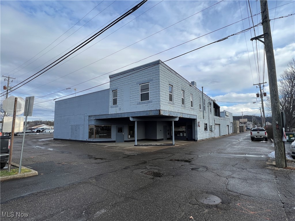 For lease-5,000 square foot warehouse space with 320 square foot office space and bath available. 11' & 12' garage doors. Excellent downtown location, close to the square of New Philadelphia. Utilities negotiable. Additional space available.