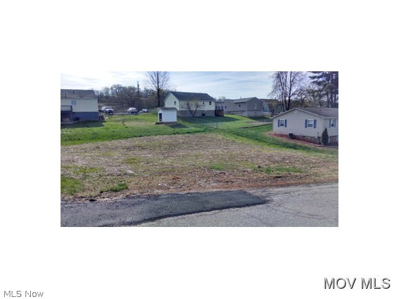 Was partial building & torn down. Elem: Criss Elementary School Elem/Bus: Y JrHigh: Hamilton Jr. High School JrHigh/Bus: Y High: Parkersburg High High/Bus: Y Fire: CIT Police: CTY PossFreeGas: N