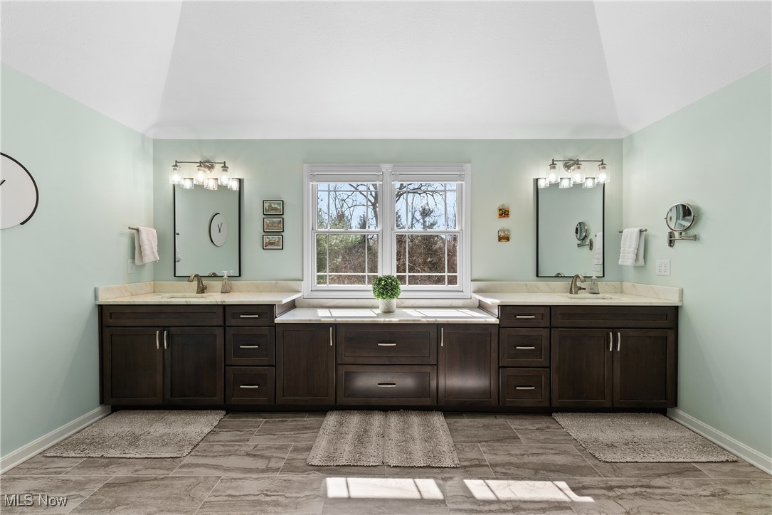 20335 Kylemore Drive, Strongsville, Ohio image 28