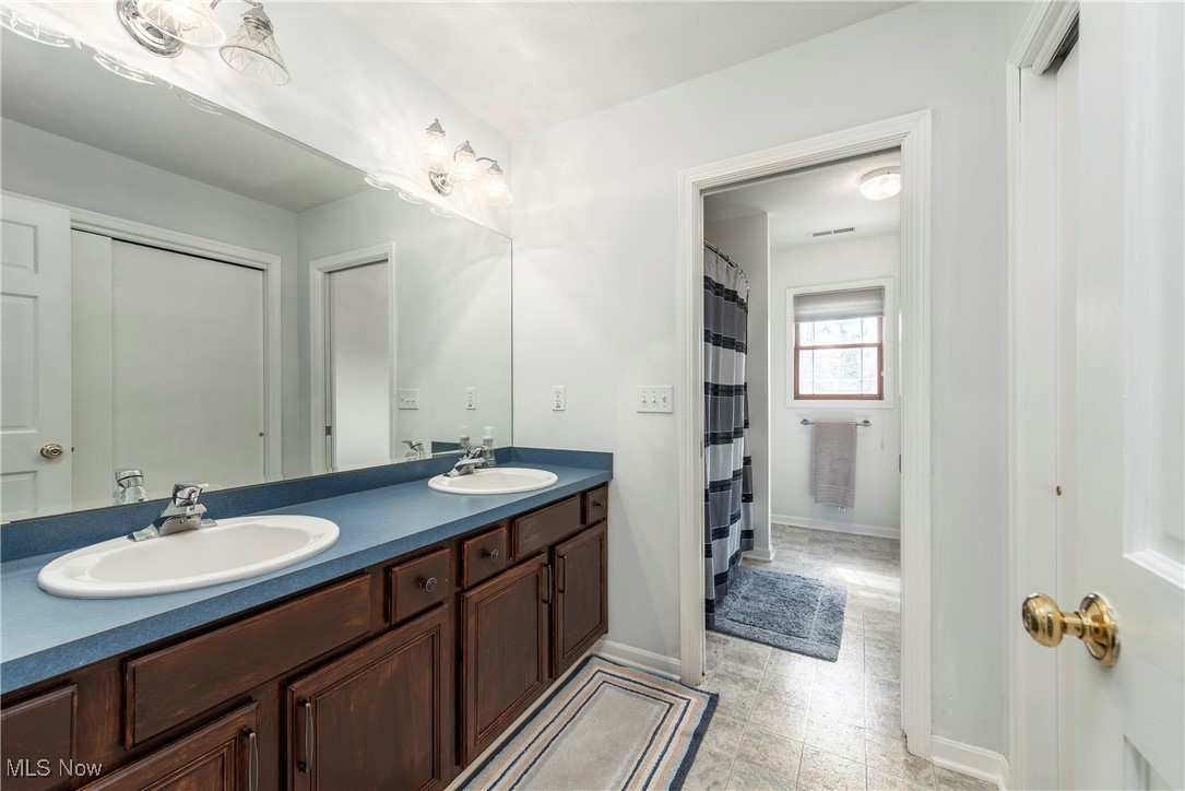 20335 Kylemore Drive, Strongsville, Ohio image 35