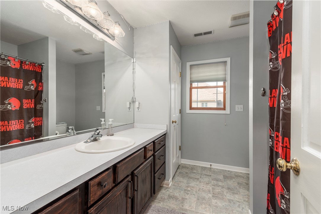 20335 Kylemore Drive, Strongsville, Ohio image 32