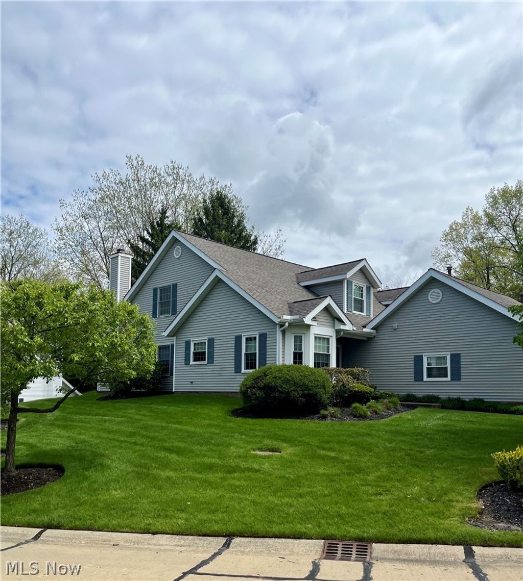 Photo of 201 Steeplechase, Willoughby Hills, OH 44092 (MLS # 5205834)
