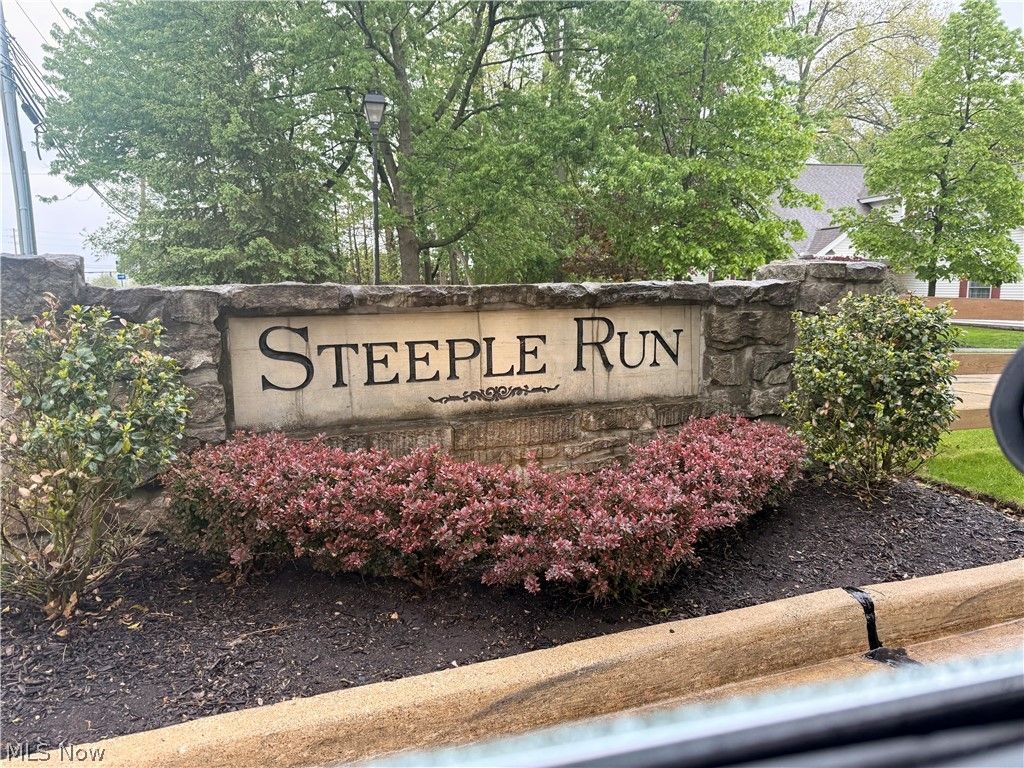 Photo of 201 Steeplechase, Willoughby Hills, OH 44092 (MLS # 5205834)